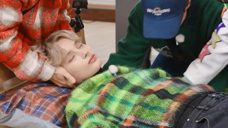 TOMORROW X TOGETHER休寧凱被《RM》成員譽為新一代紙娃娃，體力與實力不符。中天綜合台提供