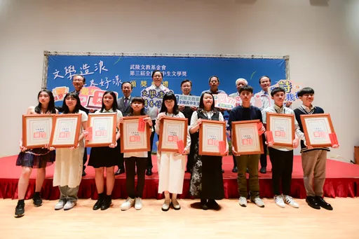 全國高中生文學獎得獎名單出爐　張善政親頒獎「盼學生創作持續發光發熱」