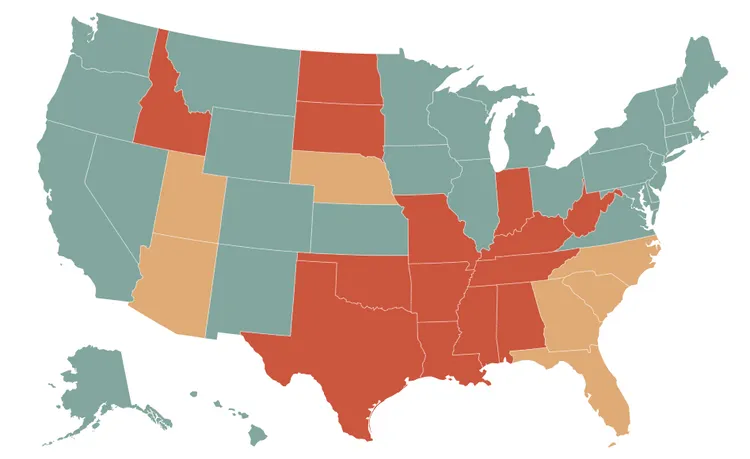 美國各州對墮胎的規定，深橘色區代表禁止墮胎，淺橘色區為孕期超過15週禁止墮胎，莫蘭迪灰綠區為可合法墮胎。翻攝CNN
