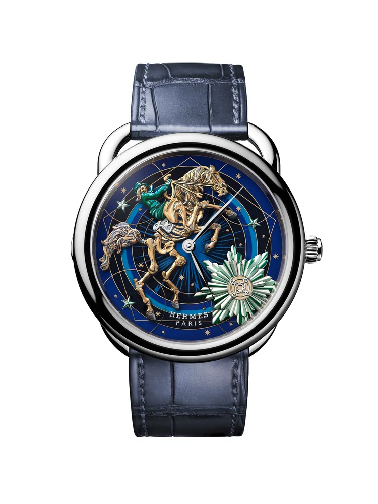 愛馬仕Arceau Chorus Stellarum工藝腕錶，擁有「一按即動」動偶裝置，41mm，750白K金錶殼，填漆工藝錶面，霧面深海藍色短吻鱷魚皮錶帶，自製H1837自動上鍊機械機芯，動力儲存50小時，防水深度30米，全球限量6只，528萬5000元。品牌提供