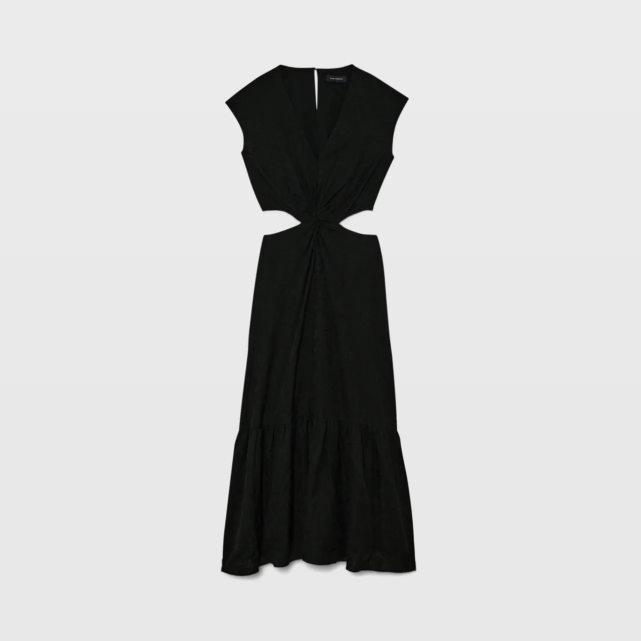 Club Monaco V領扭結挖腰長洋裝,1萬4900元。品牌提供