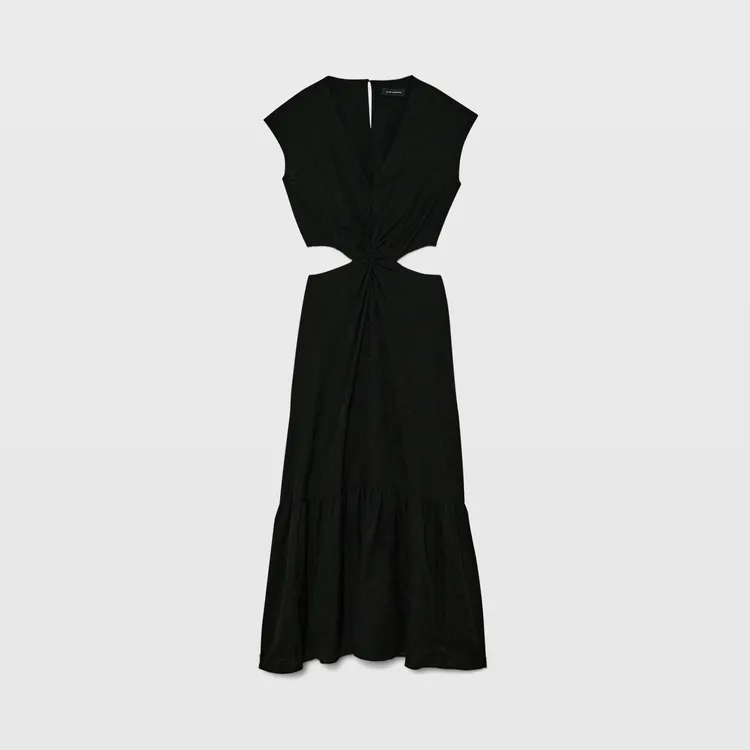 Club Monaco V領扭結挖腰長洋裝，1萬4900元。品牌提供