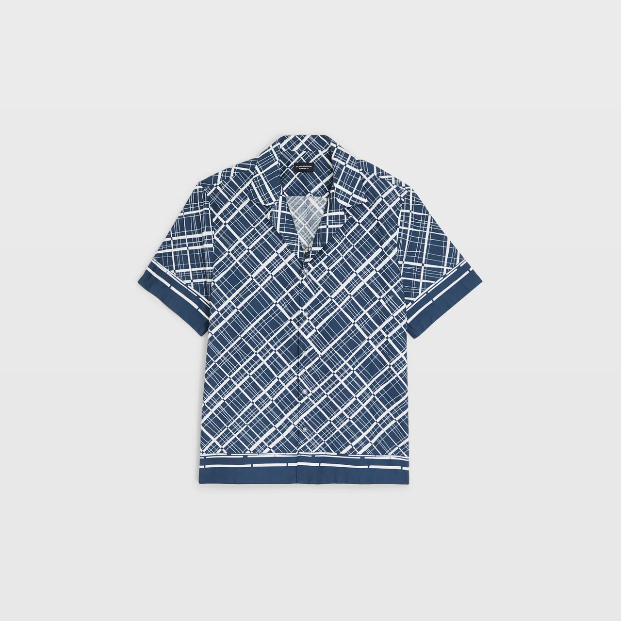 Club Monaco 男士湛藍格紋印花短袖襯衫,5900元。品牌提供