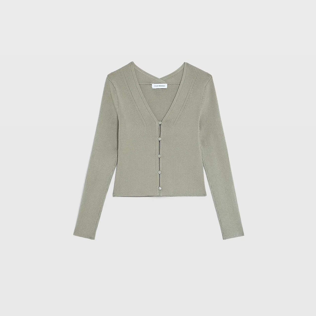 Club Monaco V領鈕扣彈性針織開襟衫,8900元。品牌提供