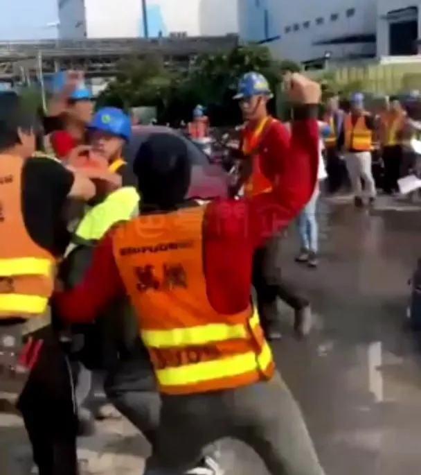 現場場面混亂。翻攝臉書黑豪家族