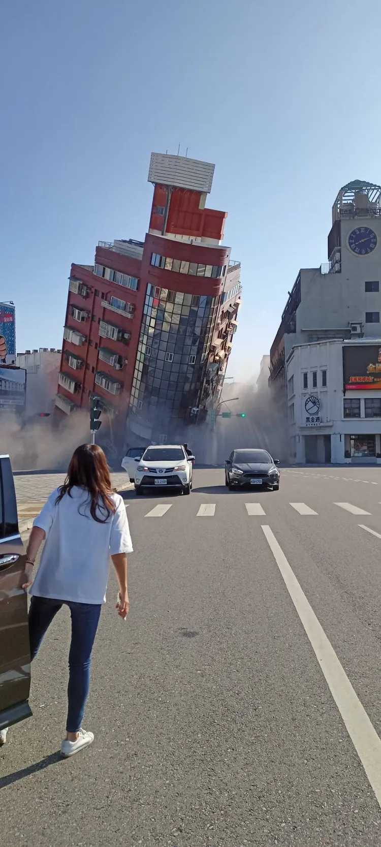 花蓮災情慘重，現場畫面也接連在網路上瘋傳。（圖／翻攝自網路）