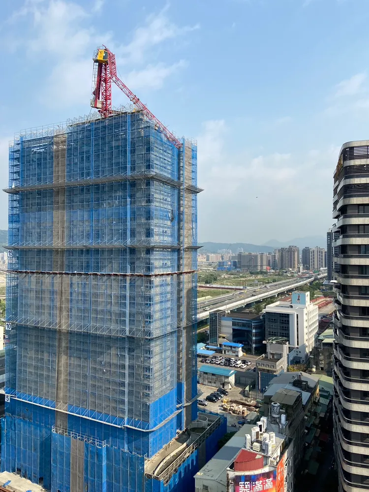 新莊建案頂樓吊臂斷裂