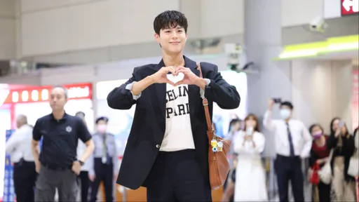 朴寶劍終於來了！　帥氣現身桃機瘋狂比心引粉絲尖叫