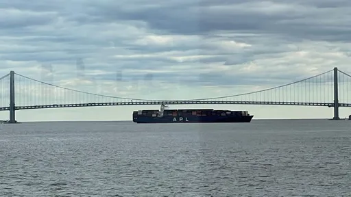 8.9萬噸的魚雷?巨型貨櫃輪「青島號」失去動力 一度直逼紐約大橋