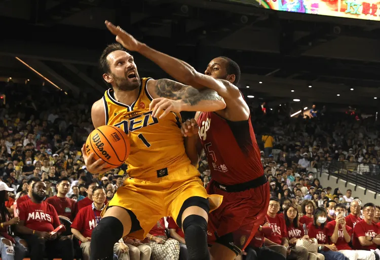 艾德(左)。彭欣偉攝