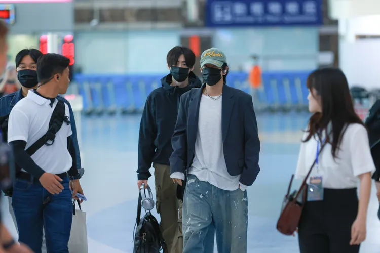 ENHYPEN成訓（左）、JAKE從日本飛來台。讀者提供