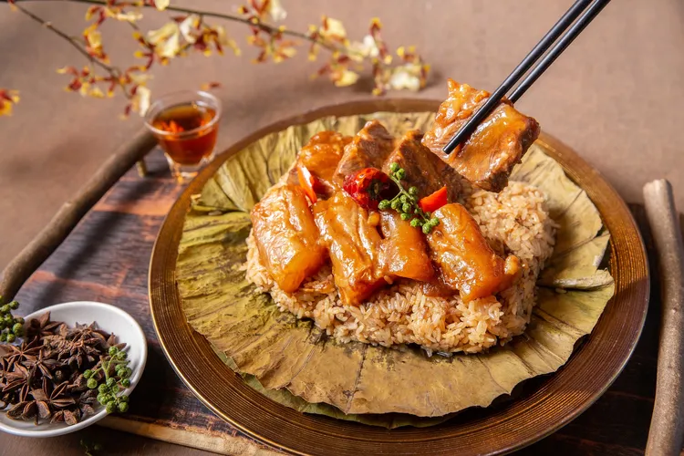 台北萬豪酒店「冠軍犇牛粽」，每顆售價999元。業者提供