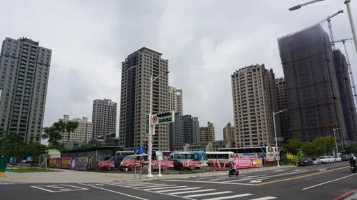 農16美術館富人居 鼓山年薪200萬元購屋比近2成