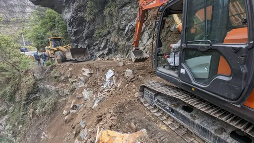 中橫便道今搶通!每天2班次僅供小車通行 貨車仍需繞行合歡山