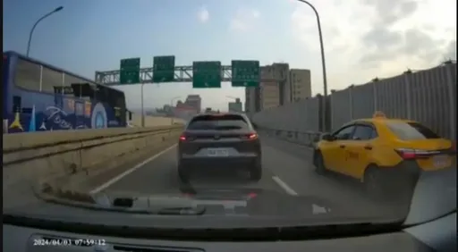 有片｜游览车在跳舞！他在高架桥上遇震　惊呼「哇靠」