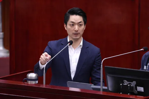 保母虐童案|蔣萬安赴議會專案報告 「對所有愛剴剴的人深深致歉」