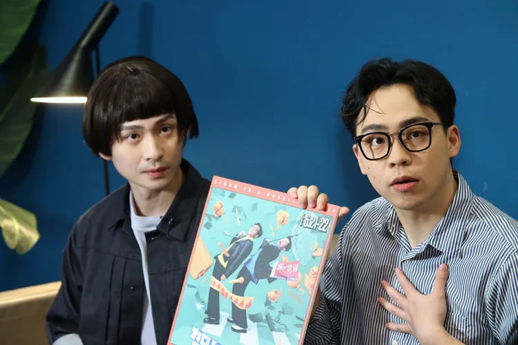 賀瓏（右）左眼腫一包受訪，左為博恩。