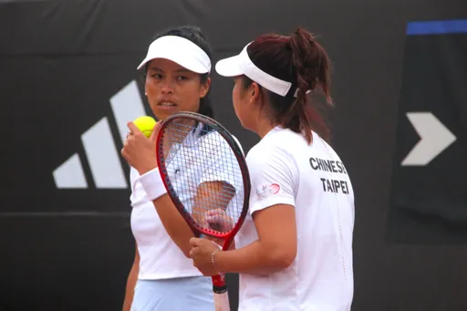 謝淑薇搭小19歲楊亞依出賽 這個暖心舉動讓她露出笑容