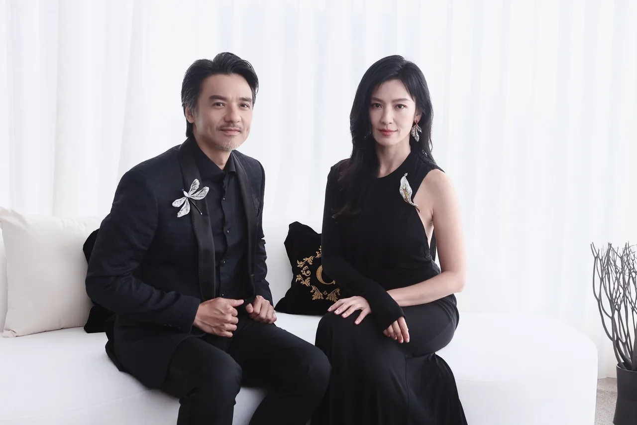 馮德倫（左）與林熙蕾（右）現身CINDY CHAO The Art Jewel在晶華酒店舉辦的20周年全球巡展。彭欣偉攝