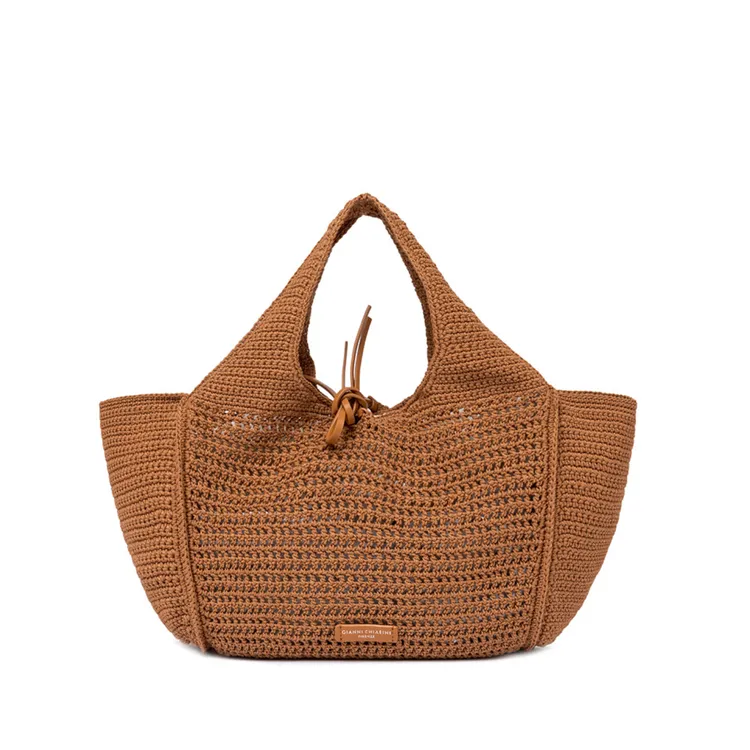 Euforia鉤織手提包，8800元。品牌提供