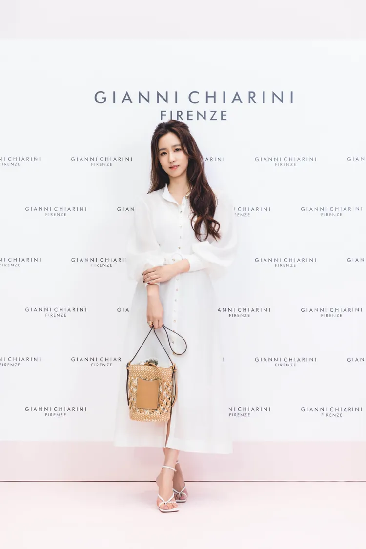 周曉涵順道挑好了媽媽和外婆的母親節禮物。品牌提供