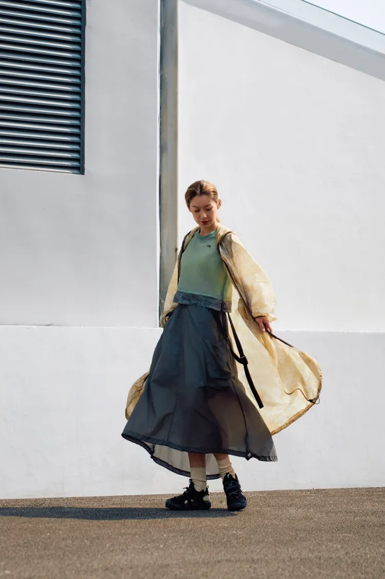 全新系列採用大廓形剪裁搭配通透感的輕質尼龍布料。品牌提供