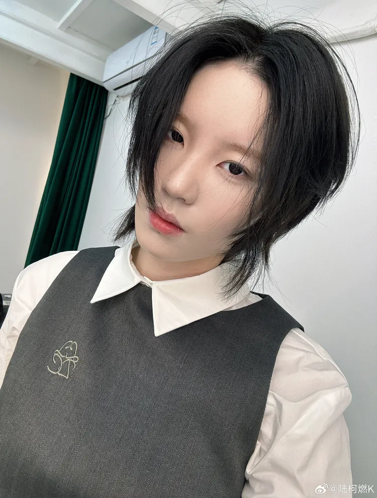 女偶像陸柯燃打扮中性。翻攝陸柯燃微博