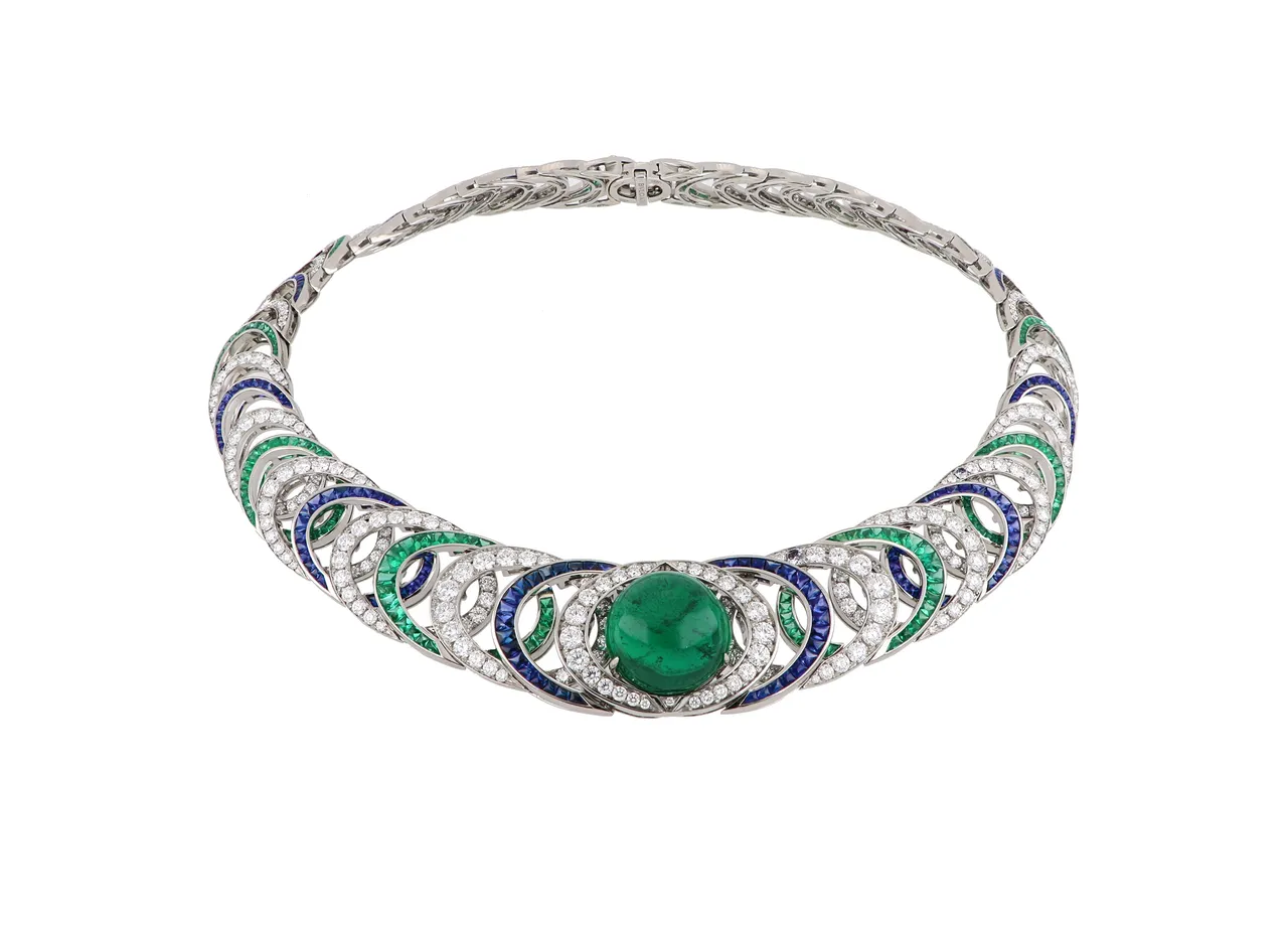 Caput Mundi Emerald頂級祖母綠與鑽石項鍊，代表著羅馬為世界首都，主石為30.68克拉的尚比亞圓形蛋面切割濃豔祖母綠。品牌提供