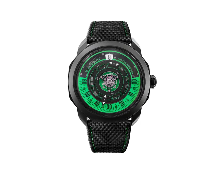 Octo Roma Striking Papillon Tourbillon蝴蝶中置陀飛輪腕錶，44mm，鈦金屬錶殼，覆有Super-Luminova夜光塗料錶面，黑色紋理橡膠錶帶飾以綠色縫線，自製BVL 348手動上鍊機芯，動力儲存60小時，防水深度50米。品牌提供