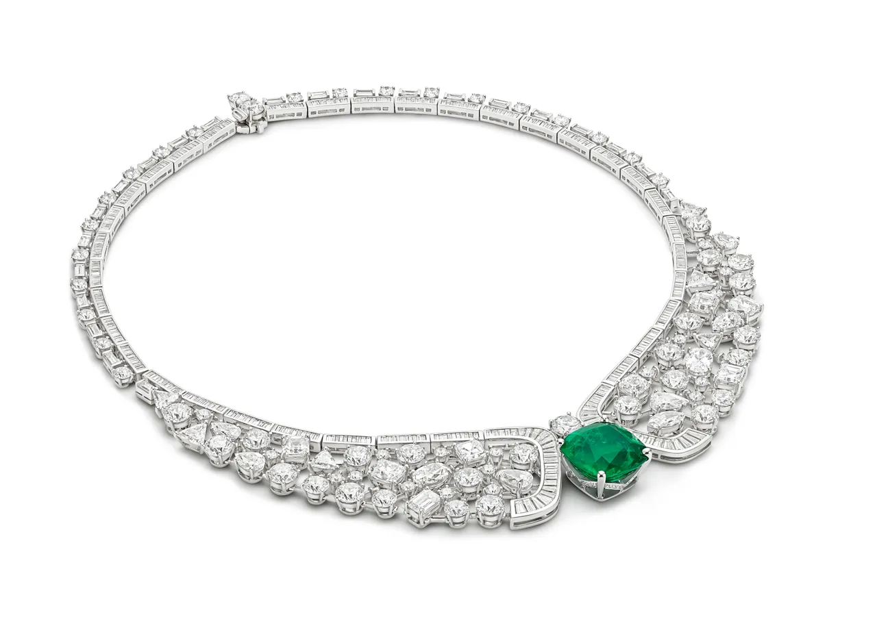 展覽中的「人氣王」Lagoon Lace頂級祖母綠與鑽石項鍊，主石為13.04克拉的枕形切割哥倫比亞祖母綠。品牌提供