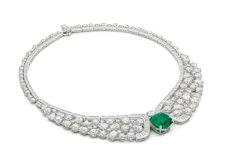 展覽中的「人氣王」Lagoon Lace頂級祖母綠與鑽石項鍊，主石為13.04克拉的枕形切割哥倫比亞祖母綠。品牌提供