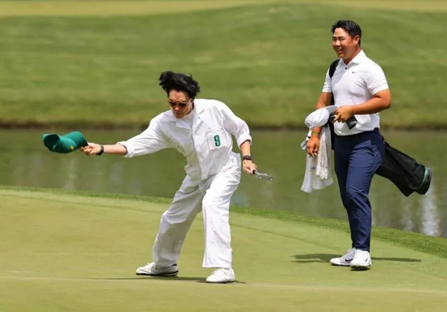 柳俊烈推桿進洞振臂歡呼惹議。翻攝naver