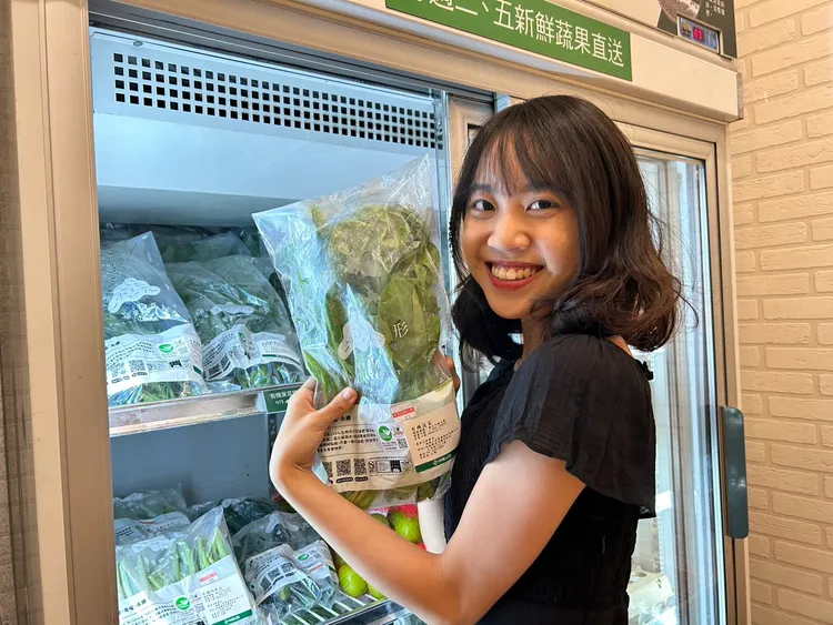 4/20~4/22 持中友APP於百貨店內當日不限金額消費+扣家族點數1點即贈有機時蔬乙份。中友提供