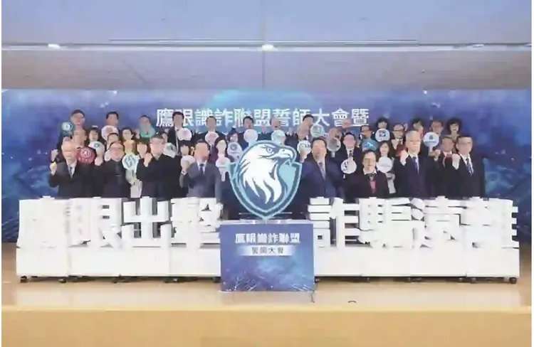 詐騙網站聲稱有專業法律團隊，可以幫忙被害人要回被詐騙的金額。翻攝畫面