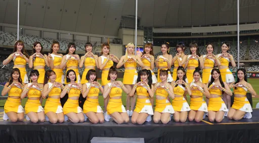 兄弟啦啦隊PS女孩遇強震花容失色!峮峮從床上跳起做這件事