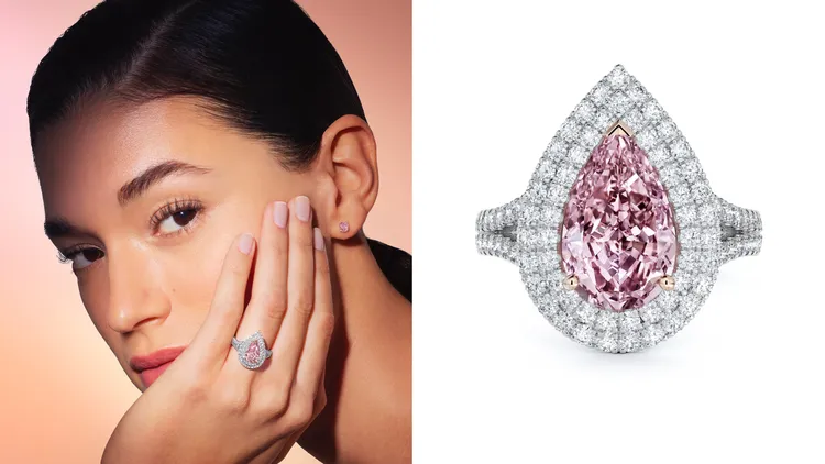 De Beers Aura Double Halo高級珠寶梨形切割粉紅鑽戒指，中央主鑽
為2.13克拉濃彩帶紫色的粉紅鑽。品牌提供