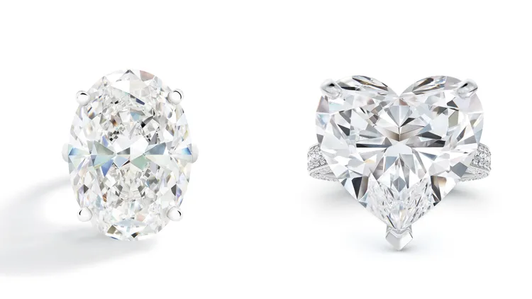 DB Classic高級珠寶圓形切割鑽石（左圖），中央主鑽30.08克拉；心形切割鑽石密釘鑲鑽戒指，中央主鑽18.03克拉。品牌提供