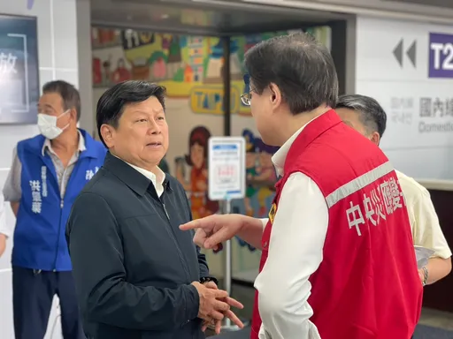 傅崐萁坐到直升機了！基隆三浦春馬出手　他嗨秀機內照