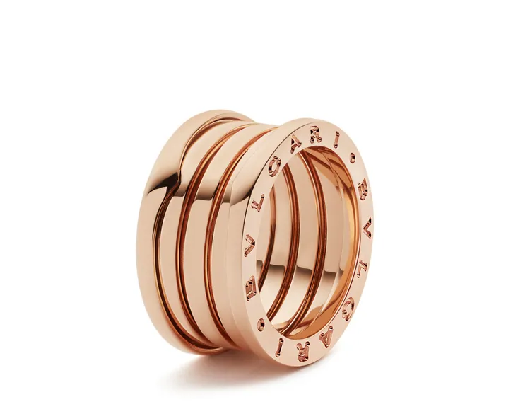 B.zero1玫瑰金四環戒指，價格店洽。品牌提供