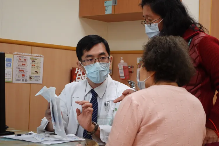 感染科王瑞興主任說，新一代的帶狀疱疹疫苗有效率約90-98%，預期可以有10到20年的保護效益。台中慈濟提供