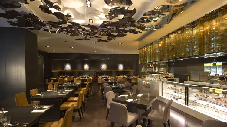 台北寒舍艾美酒店探索廚房自助餐輕鬆遊1日，愜意安排一場美食饗宴之旅。可樂旅遊提供