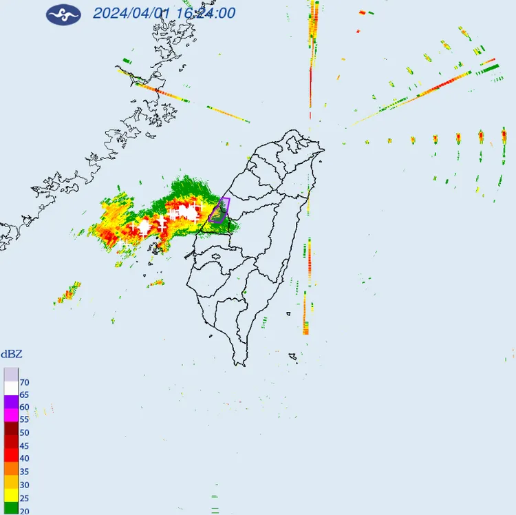 台中市、彰化縣今（1）日下午發佈大雷雨即時訊息，持續時間預計至傍晚17時45分止。（圖／中央氣象署）