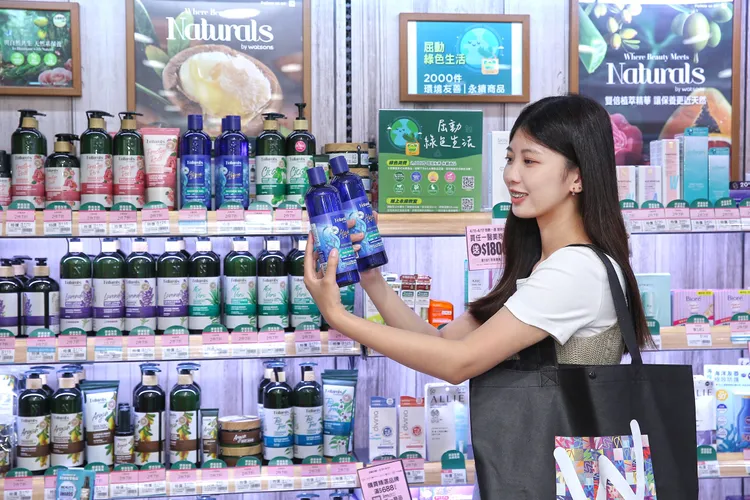 屈臣氏獨家品牌「Naturals by watsons」首度推出全球限定新品《海藻系列》，購買滿額即享好禮。業者提供