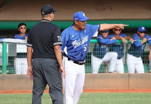 陳金鋒抗議裁判遭驅逐 球迷熱議:棒球規則其實沒有「出棒過半」