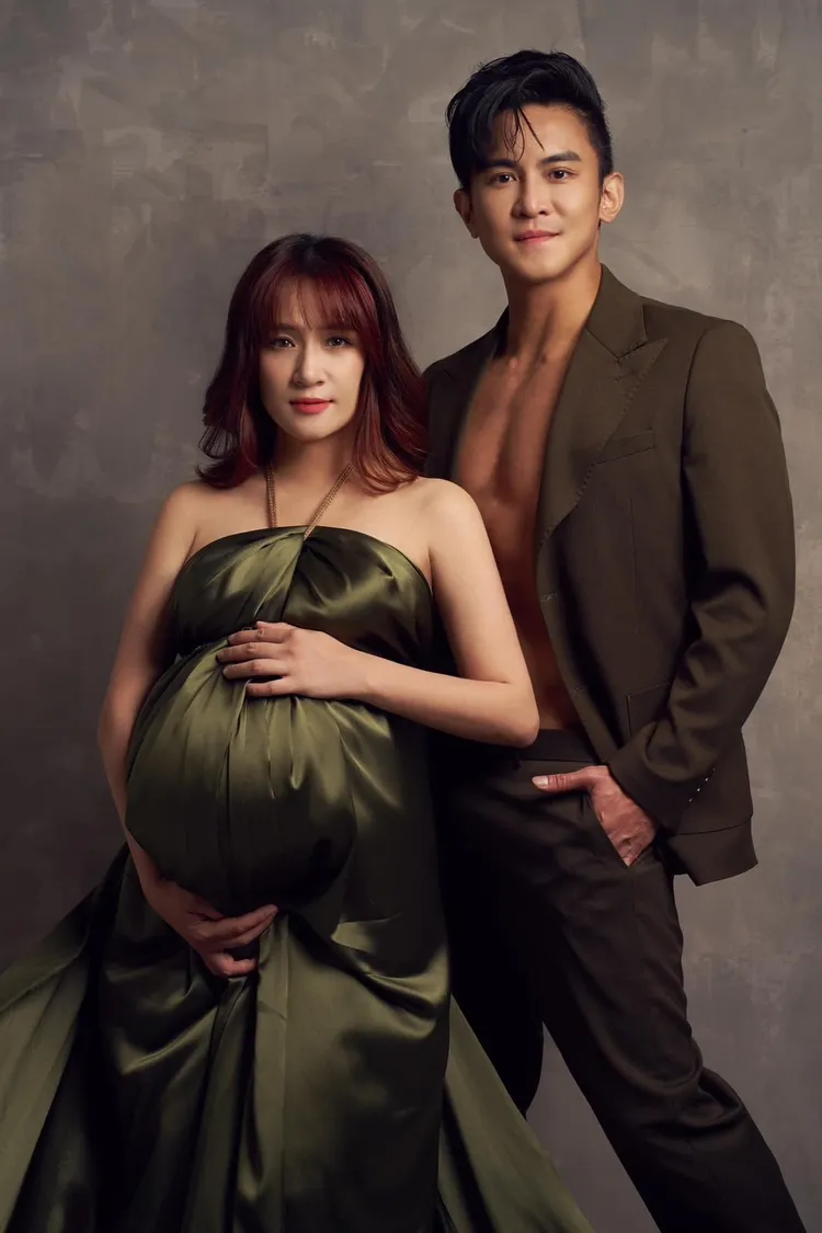 羅美玲與老公Terry日前拍攝孕婦寫真。翻攝羅美玲臉書