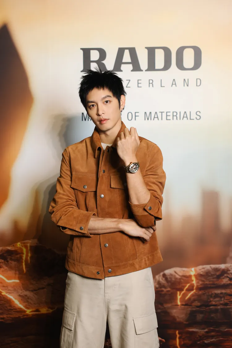 曹佑寧戴上RADO全新Captain Cook庫克船長高科技陶瓷鏤空腕錶。品牌提供