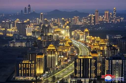 北韓萬戶高級國宅落成 平壤夜景不一樣了