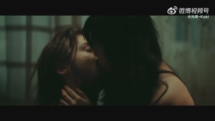 木村光希裸背演床戲。翻攝木村光希微博