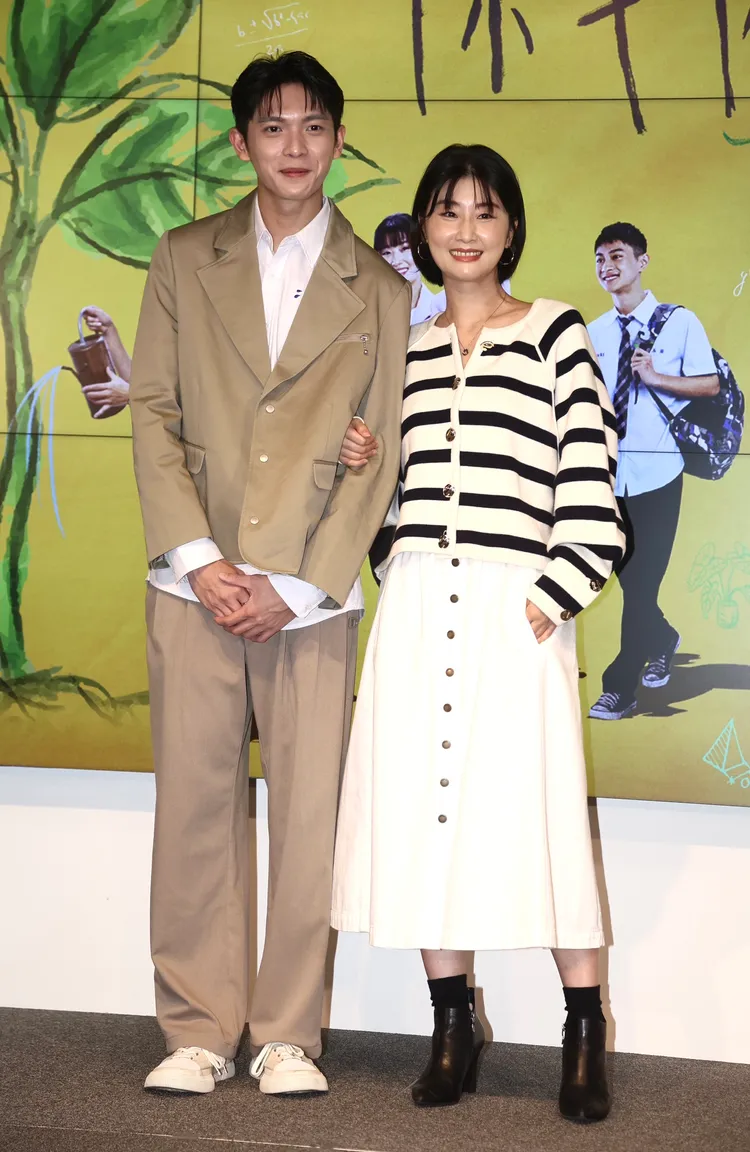 朱芷瑩（右）和林輝瑝演母子卻像姊弟。彭欣偉攝