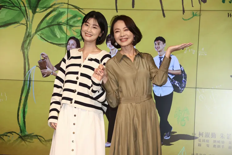 柯淑勤（右）和朱芷瑩都是金鐘影后。彭欣偉攝